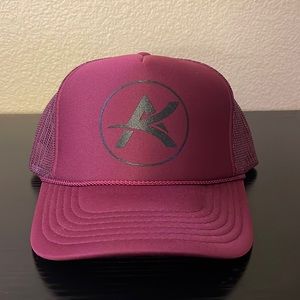 BURGUNDY TRUCKER HAT